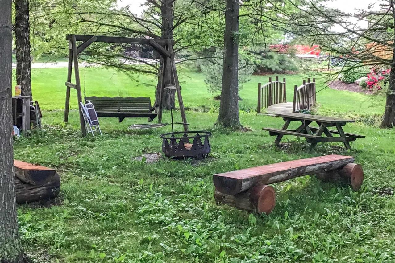 Honey House Cabin - A Quiet Countryside Retreat! Nappanee Eksteriør bilde