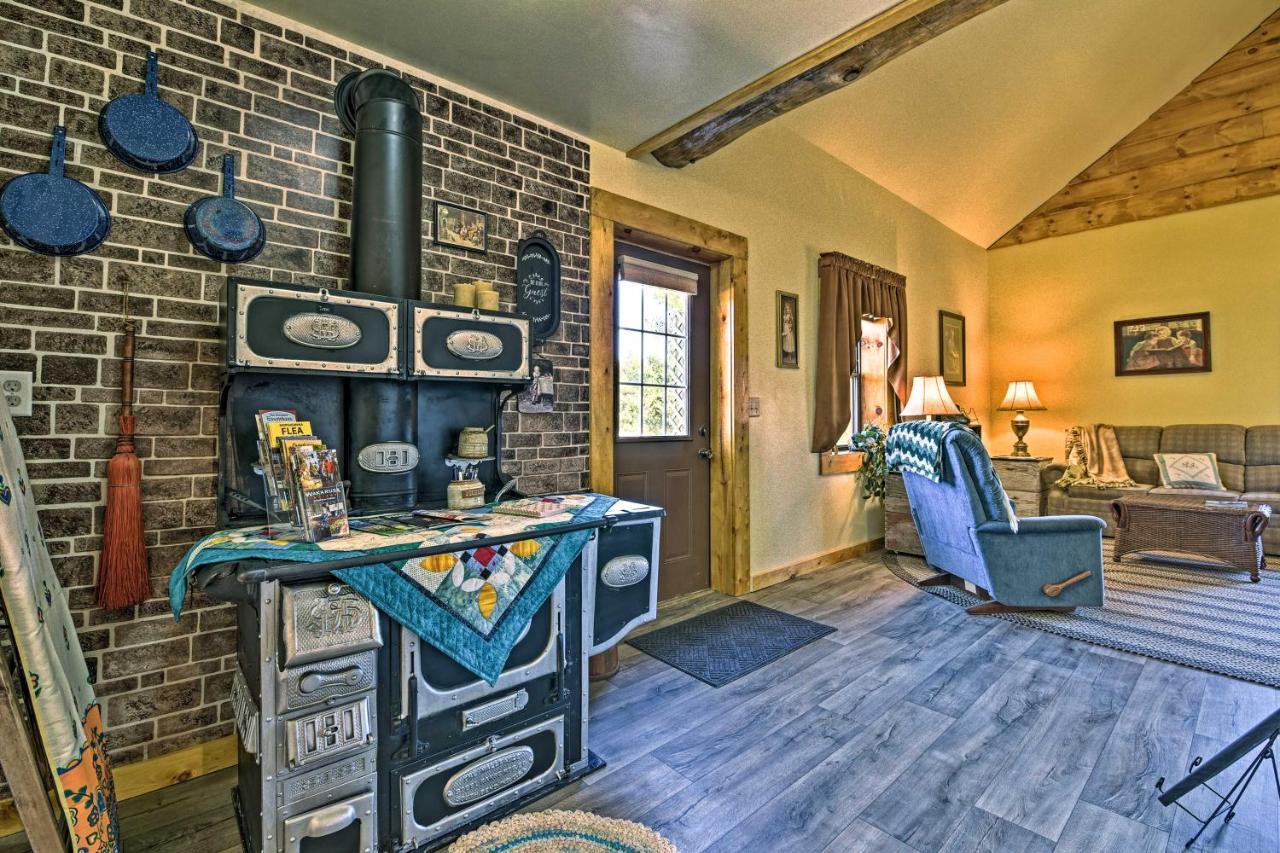 Honey House Cabin - A Quiet Countryside Retreat! Nappanee Eksteriør bilde