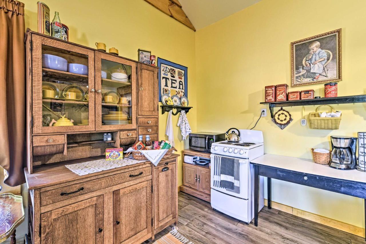 Honey House Cabin - A Quiet Countryside Retreat! Nappanee Eksteriør bilde