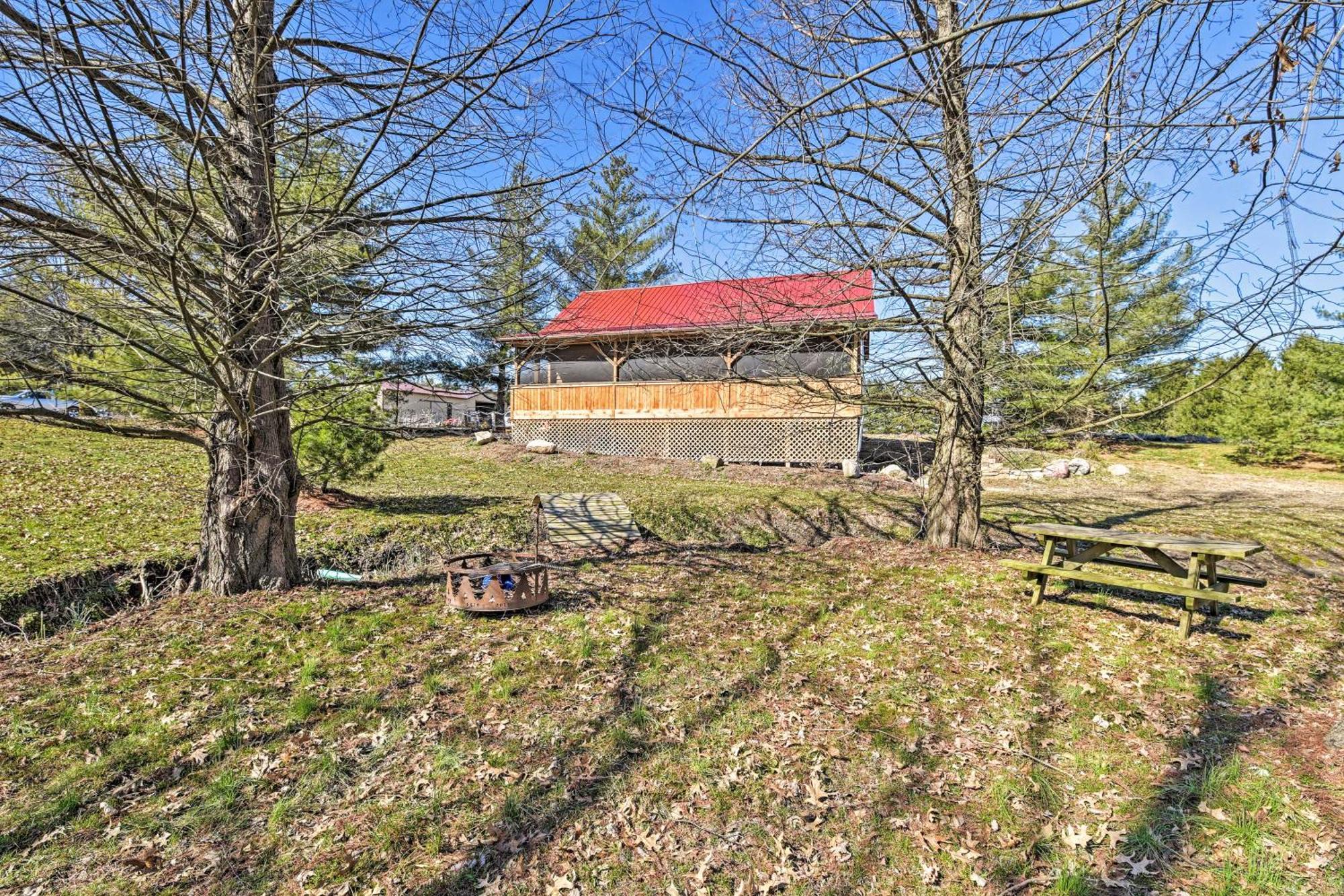 Honey House Cabin - A Quiet Countryside Retreat! Nappanee Eksteriør bilde
