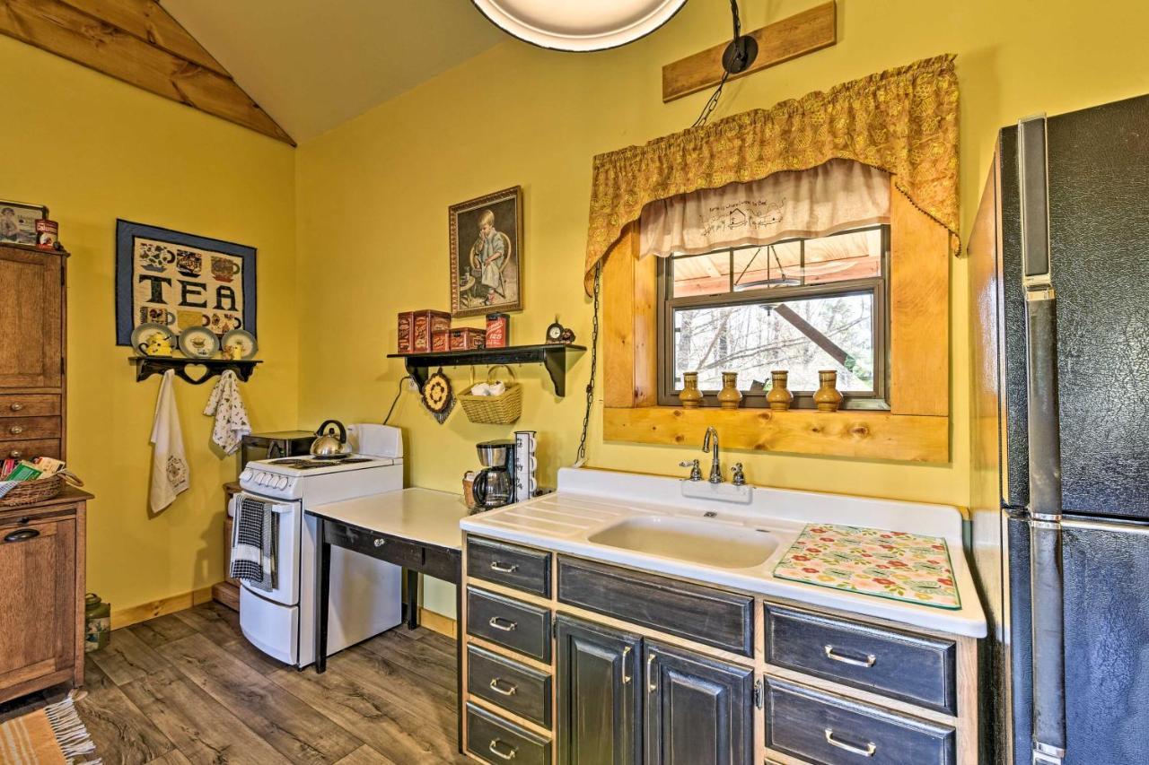 Honey House Cabin - A Quiet Countryside Retreat! Nappanee Eksteriør bilde