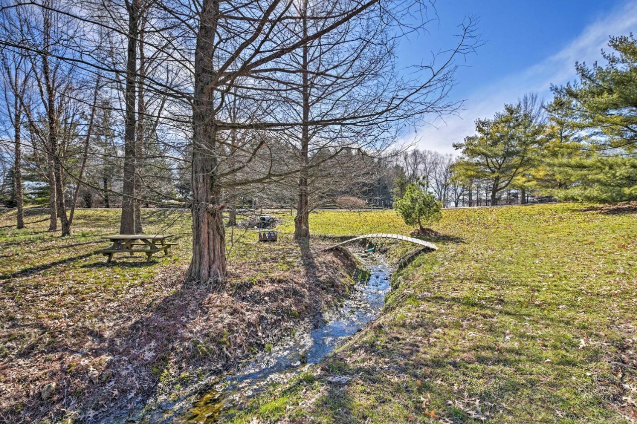 Honey House Cabin - A Quiet Countryside Retreat! Nappanee Eksteriør bilde
