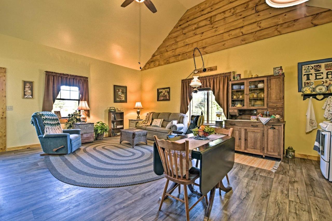 Honey House Cabin - A Quiet Countryside Retreat! Nappanee Eksteriør bilde