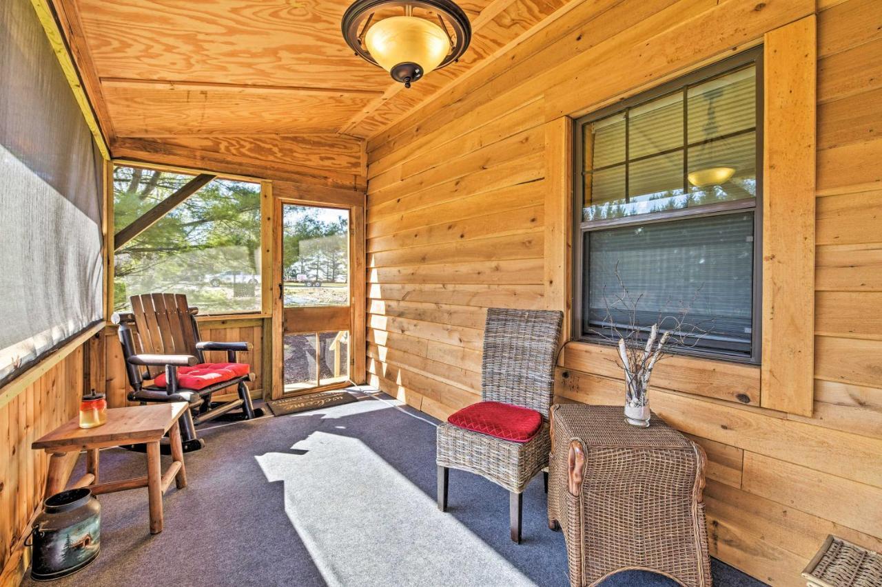Honey House Cabin - A Quiet Countryside Retreat! Nappanee Eksteriør bilde